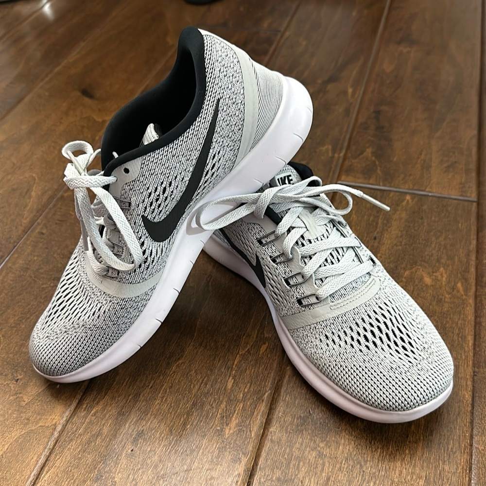 Gray Nike Free Run Sneakers size 7. Never worn in great condition